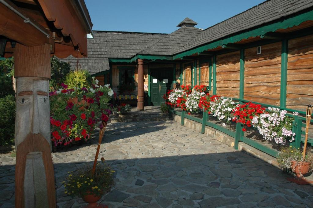 Hotel Karczma Michelle Jarkowice Exterior foto